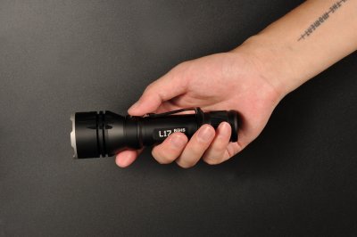 Ficklampa Acebeam L17 grön 820m 2000 lumen